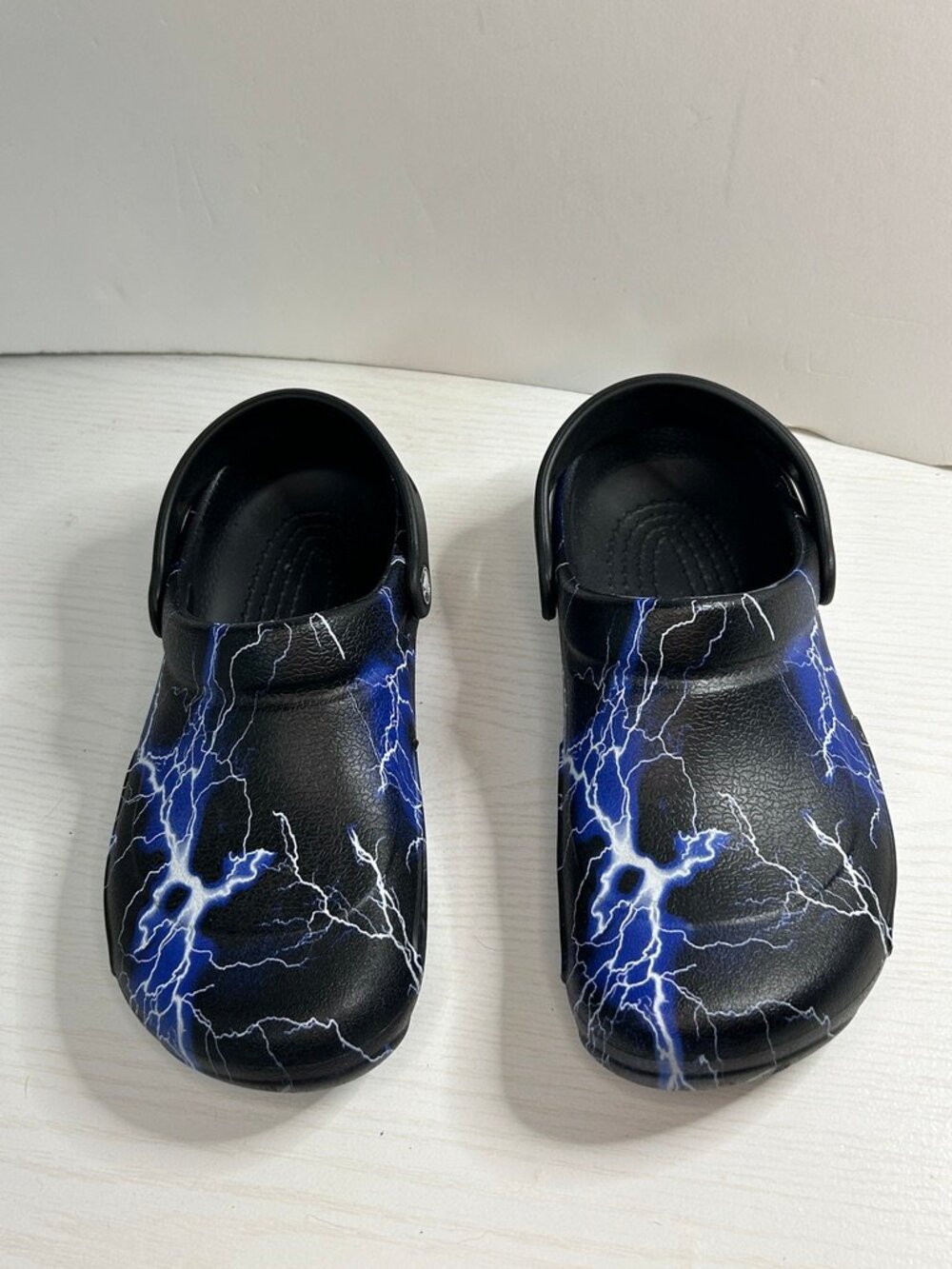 Crocs Classic Clogs Men's 6/Women's 8 Black Blue Lightning Print Comfort Slip On - Picture 1 of 8